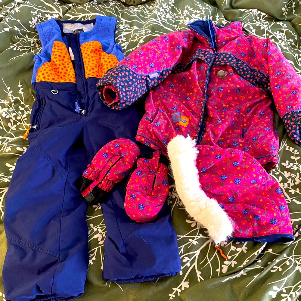 COPY - Obermeyer girls snowsuit set. Coat, snow pants, detachable hood, mittens.